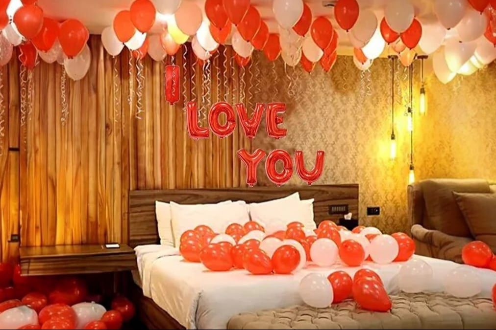 Home balloons love seat