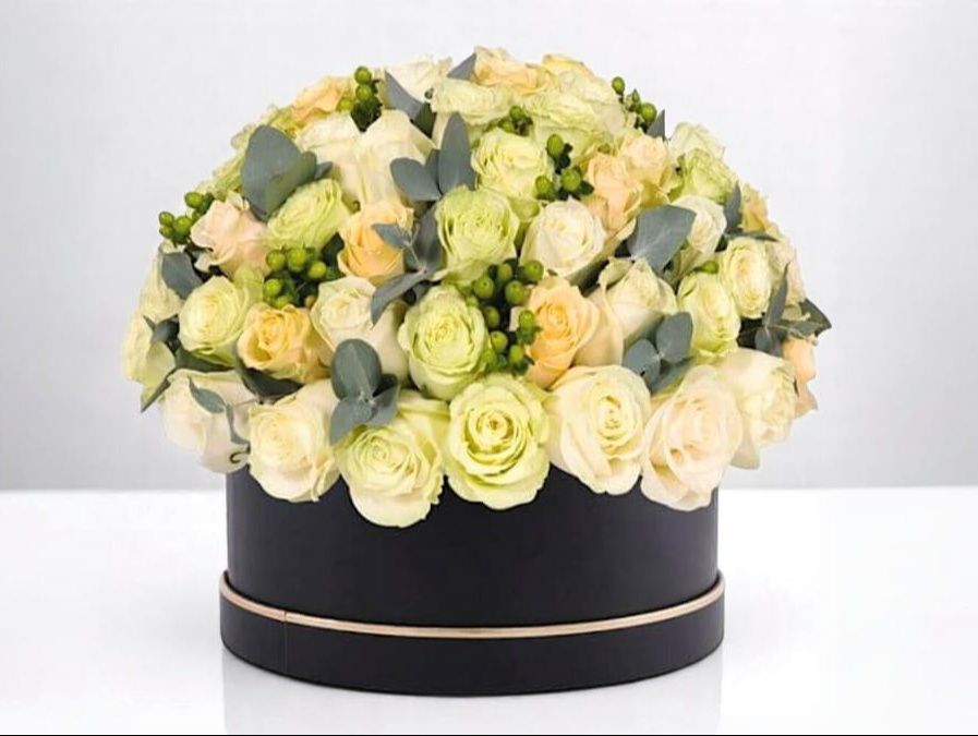Sharjah Roses in a box