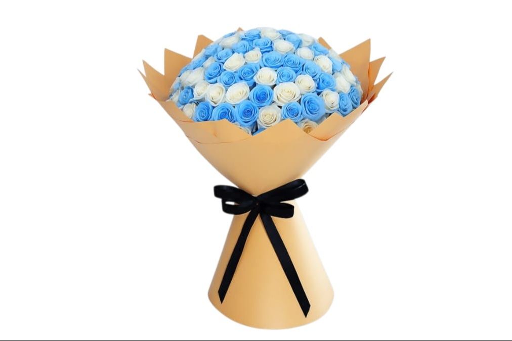 Exquisite Bouquet 50 Pieces Blue and White Roses