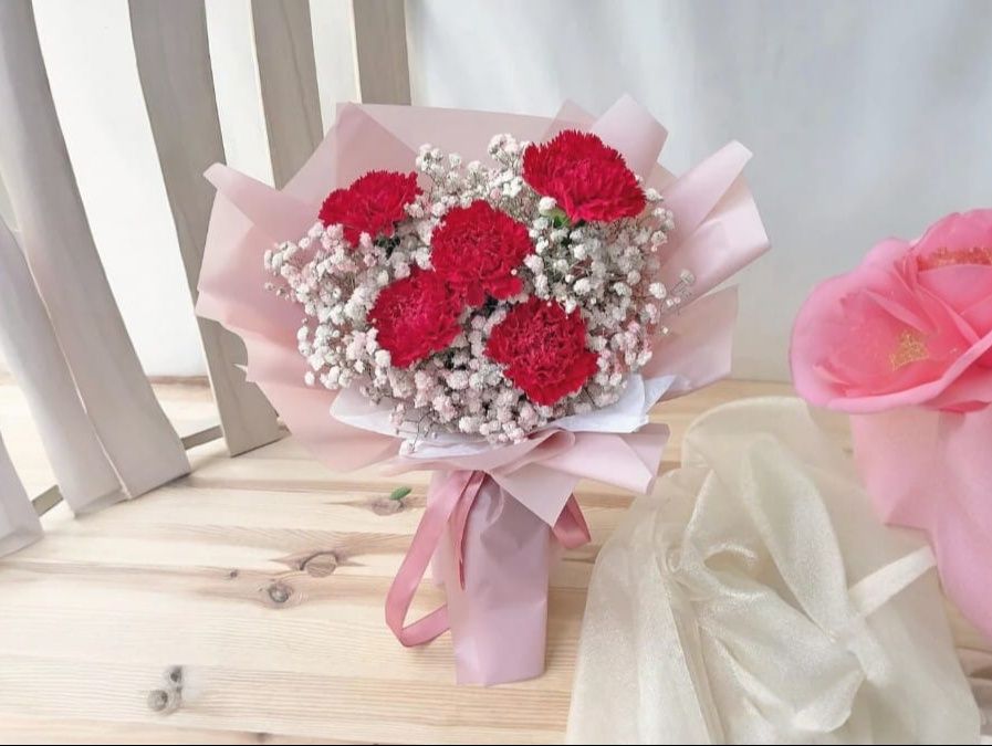 5 Red Carnation Bouquet