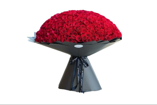 Red Romantic Flower Bouquet 200 pieces