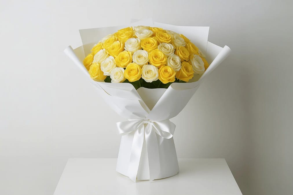 Patient Love Box – 40 Premium White & Yellow Roses