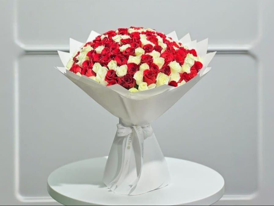 Red & White Roses Bouquet
