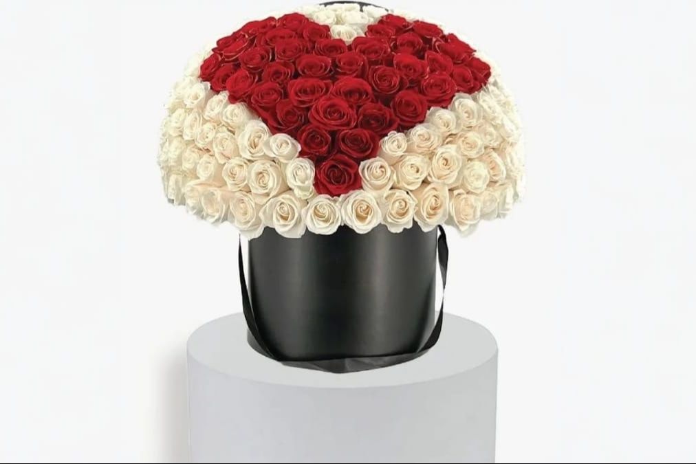 Large Signature Red Heart Rose Box - 150 Pieces